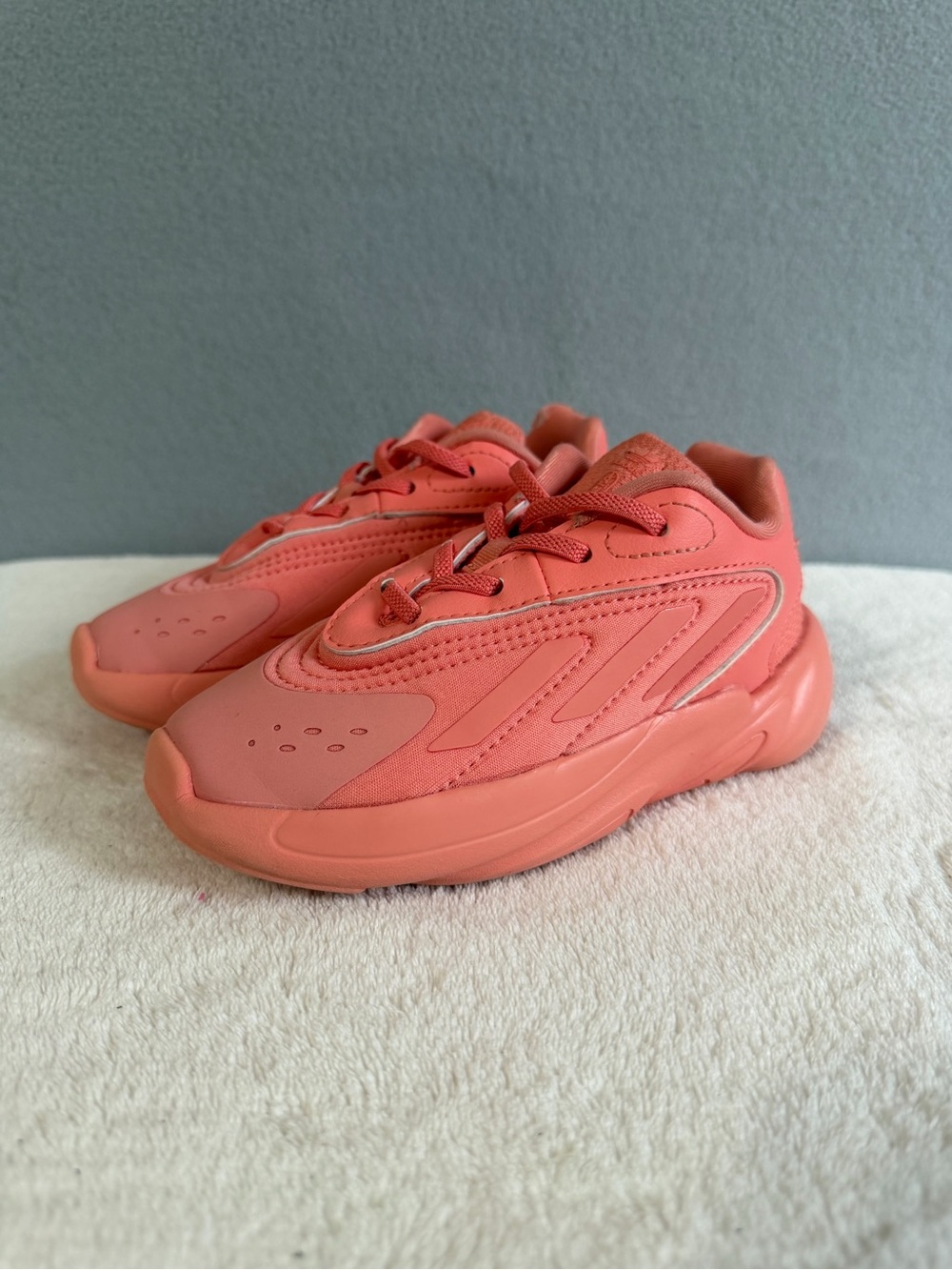 Adidas Ozelia Sneakers Shoes s10 Girls Coral Color Running Athletic Walking